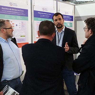 échanges entre des prospects et l'équipe d'Épices Énergie lors du dernier salon BePositive